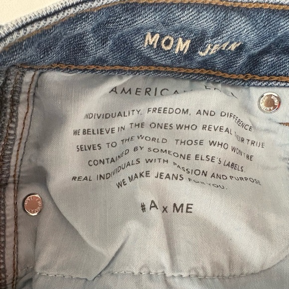 American Eagle Outfitters Straight Leg Hi Rise Mom Jeans size 4 - Picture 9 of 9